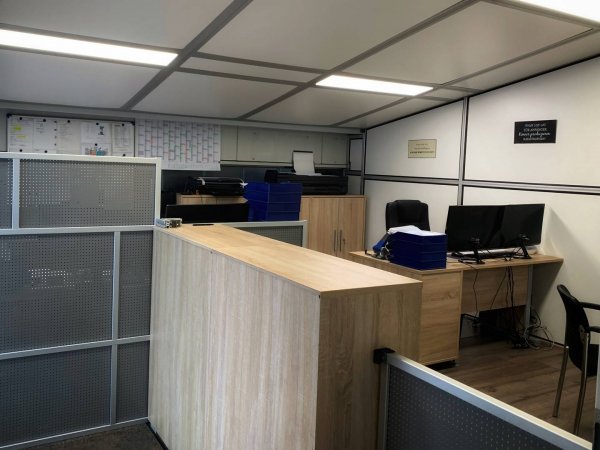 Individuelle-loesungen-buerogestaltung-mit-aluminiumprofil-01